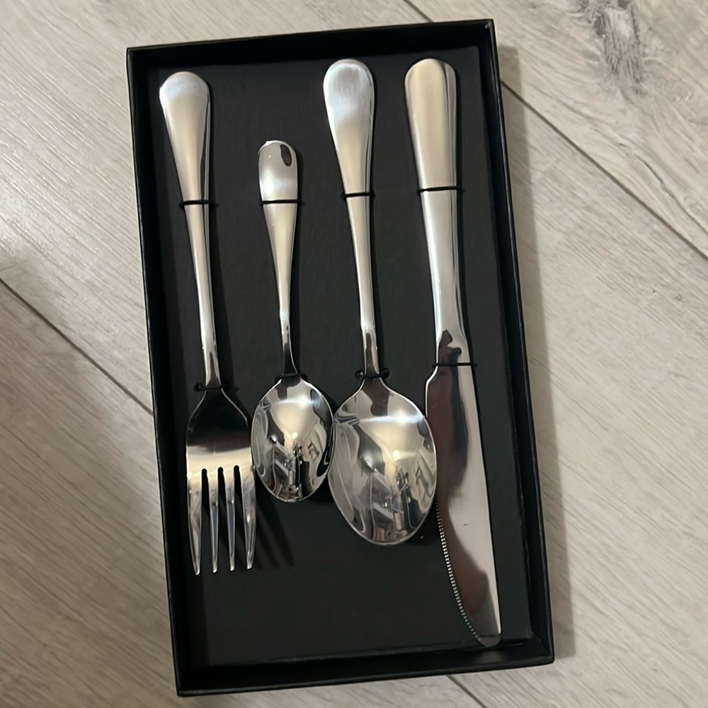 Dining Utensils Set